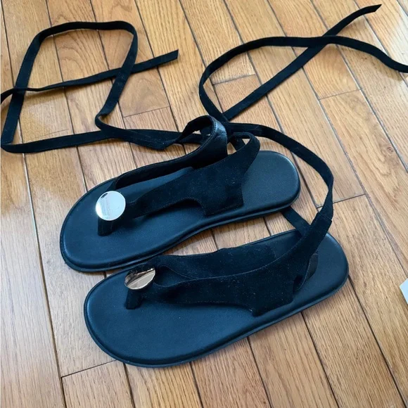 Elegant Black Sandals with Gold Accents - Picture 3 of 3